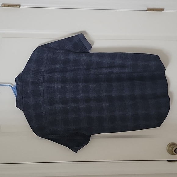 Calvin Klein, Mens Size L Short Sleeve Button Down Shirt, Cuffed Sleeve, EUC - Picture 4 of 12